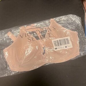 NWT Victoria’s Secret Angelight Lightly Lined Plunge Bra 36C